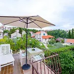 Garden Daire