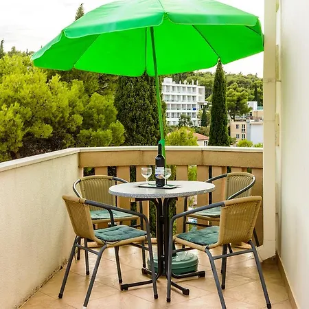 Garden Apartment *