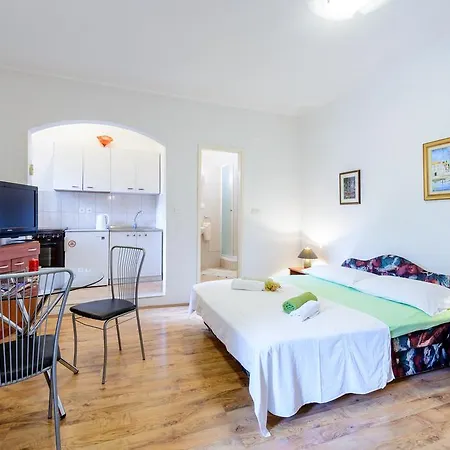 Garden Apartment *