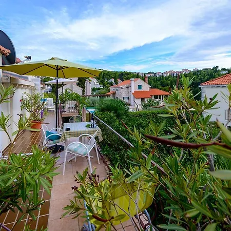 Garden Apartment *